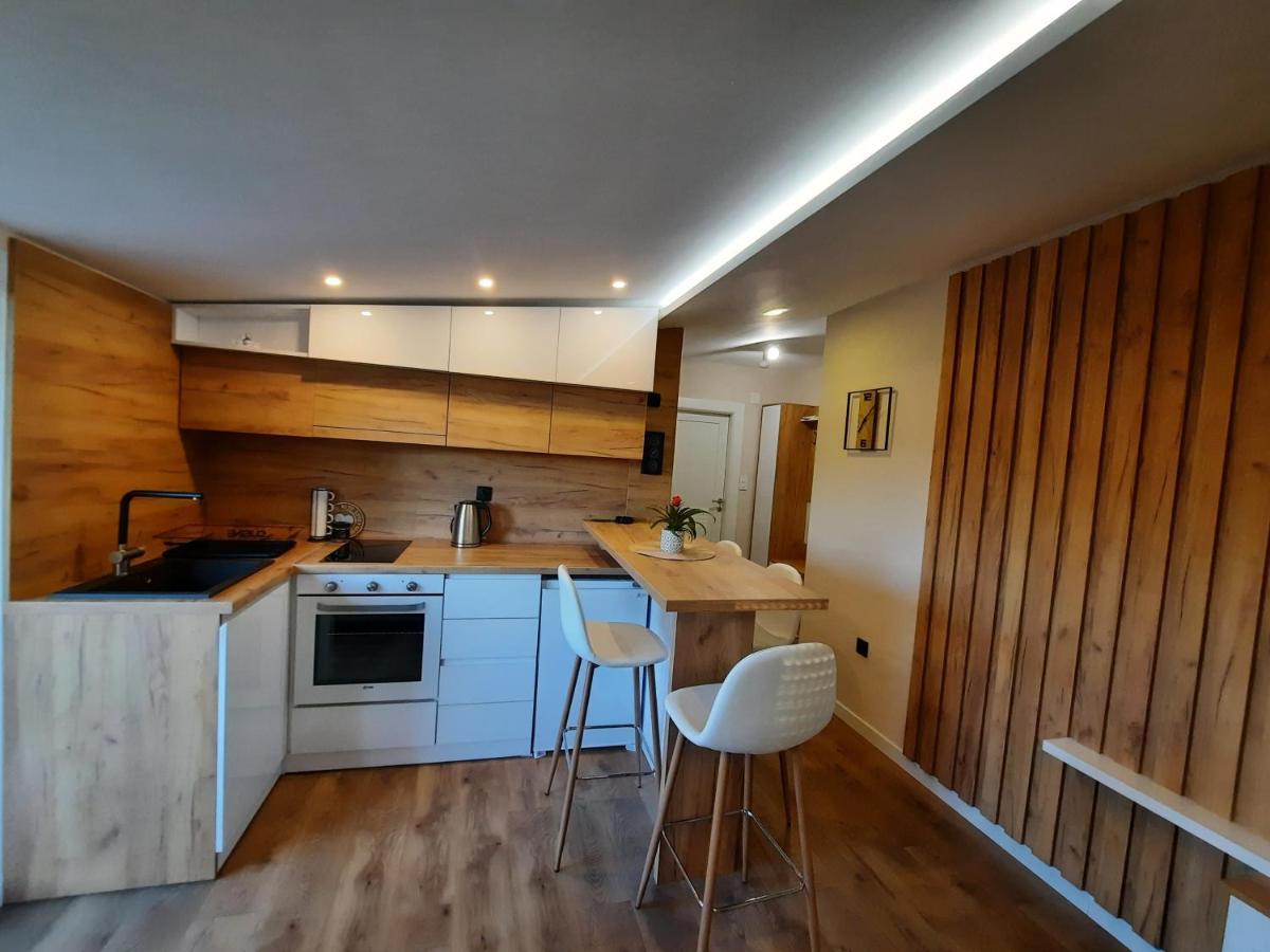 Dream Home, Free Garage Ниш Экстерьер фото