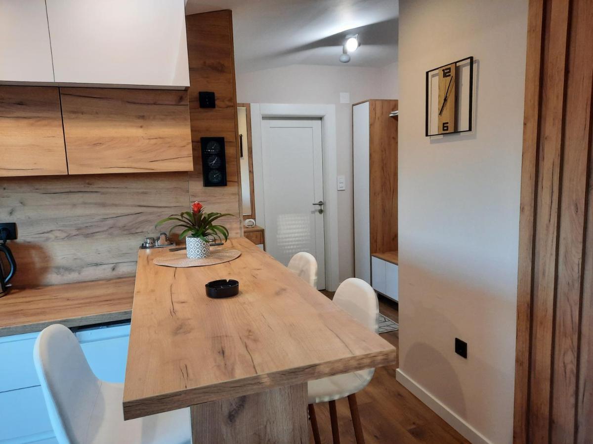 Dream Home, Free Garage Ниш Экстерьер фото