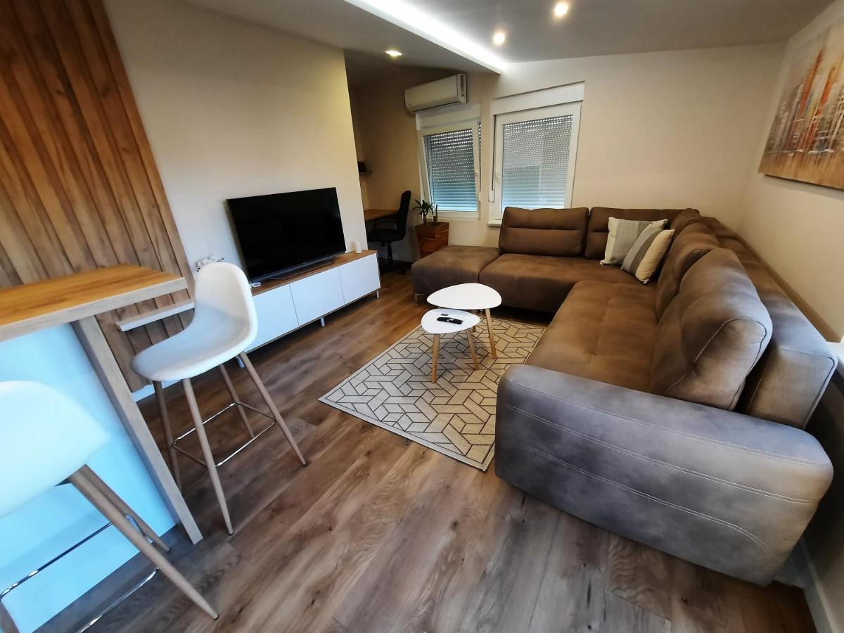 Dream Home, Free Garage Ниш Экстерьер фото