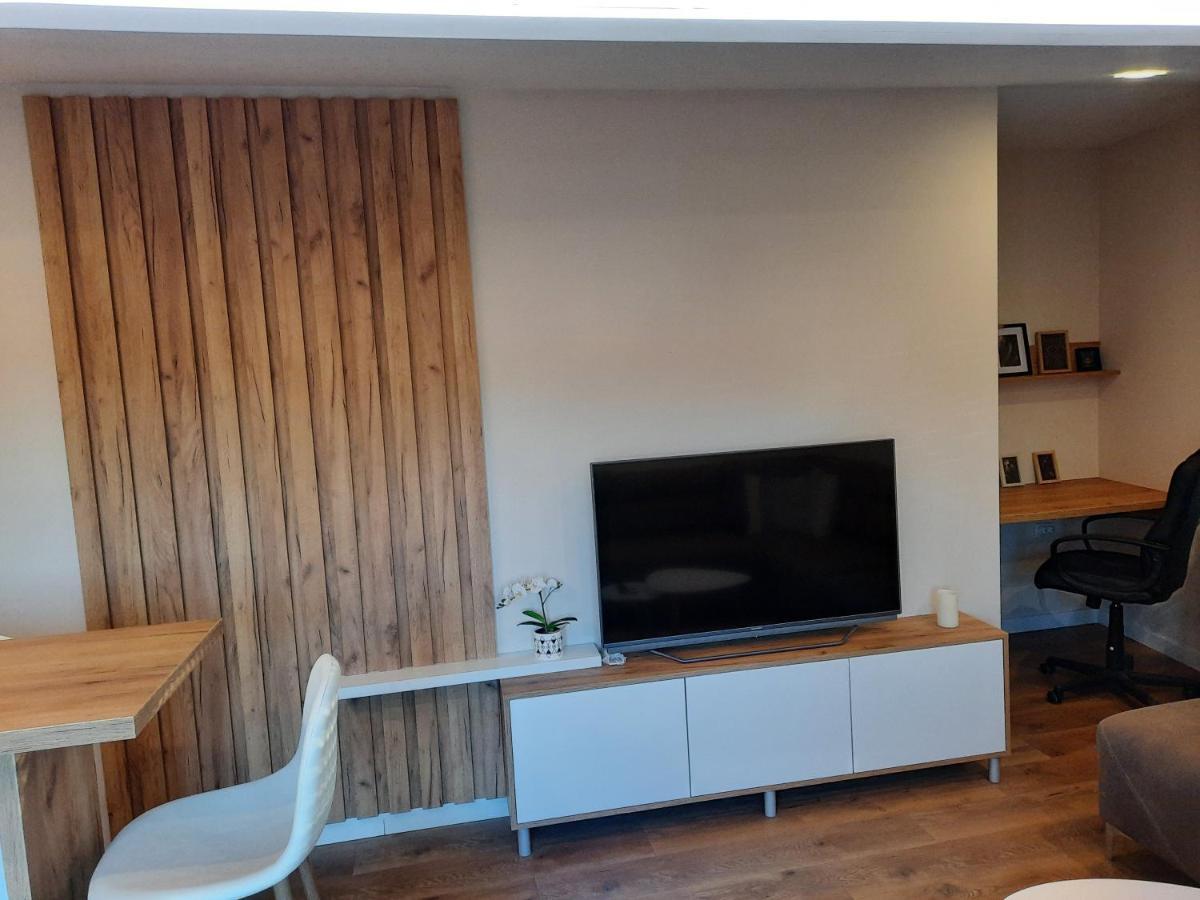 Dream Home, Free Garage Ниш Экстерьер фото