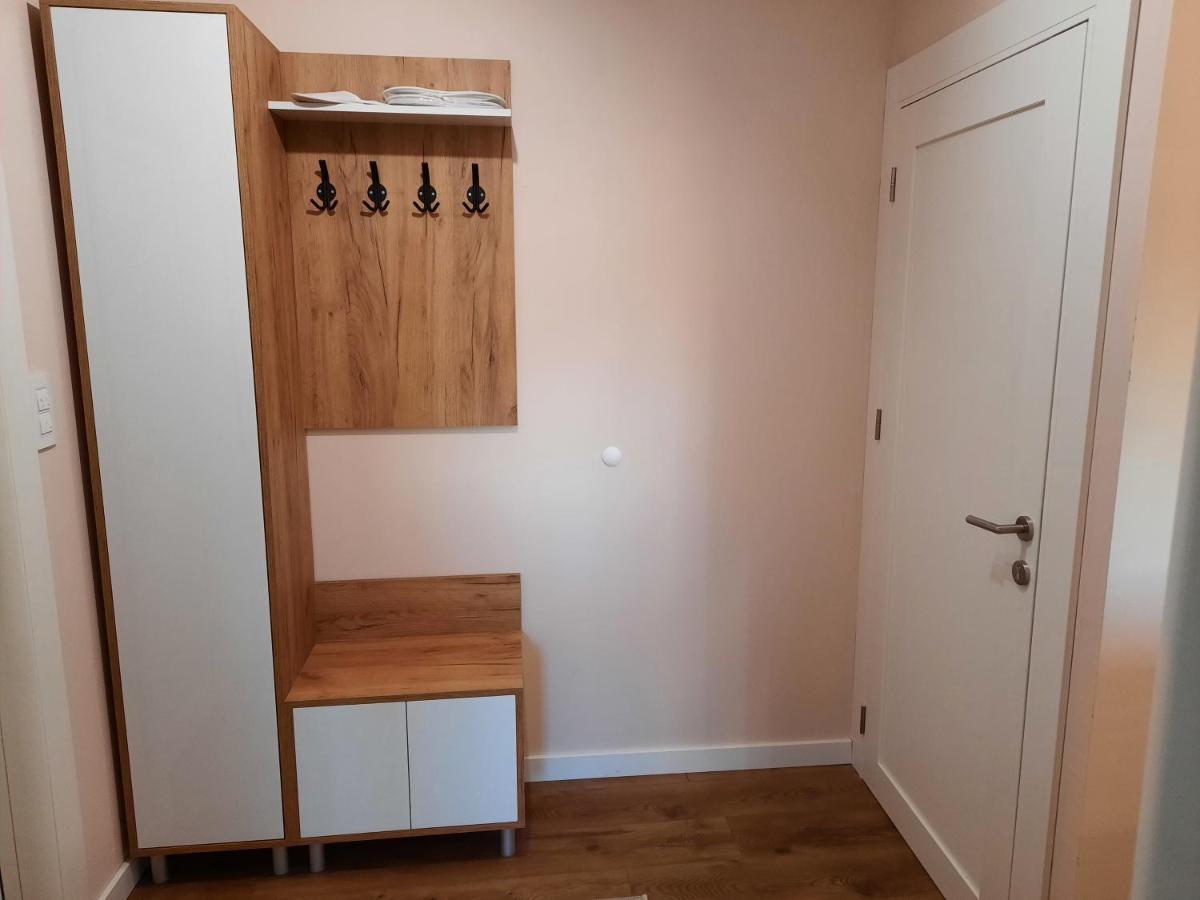 Dream Home, Free Garage Ниш Экстерьер фото
