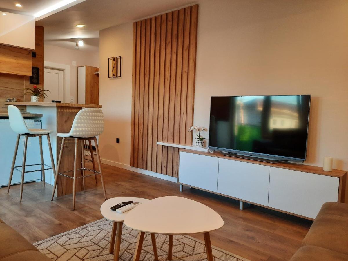 Dream Home, Free Garage Ниш Экстерьер фото