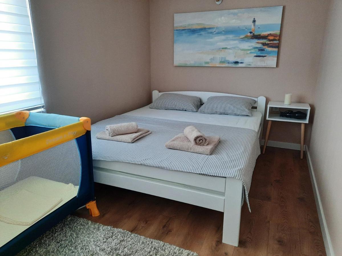 Dream Home, Free Garage Ниш Экстерьер фото